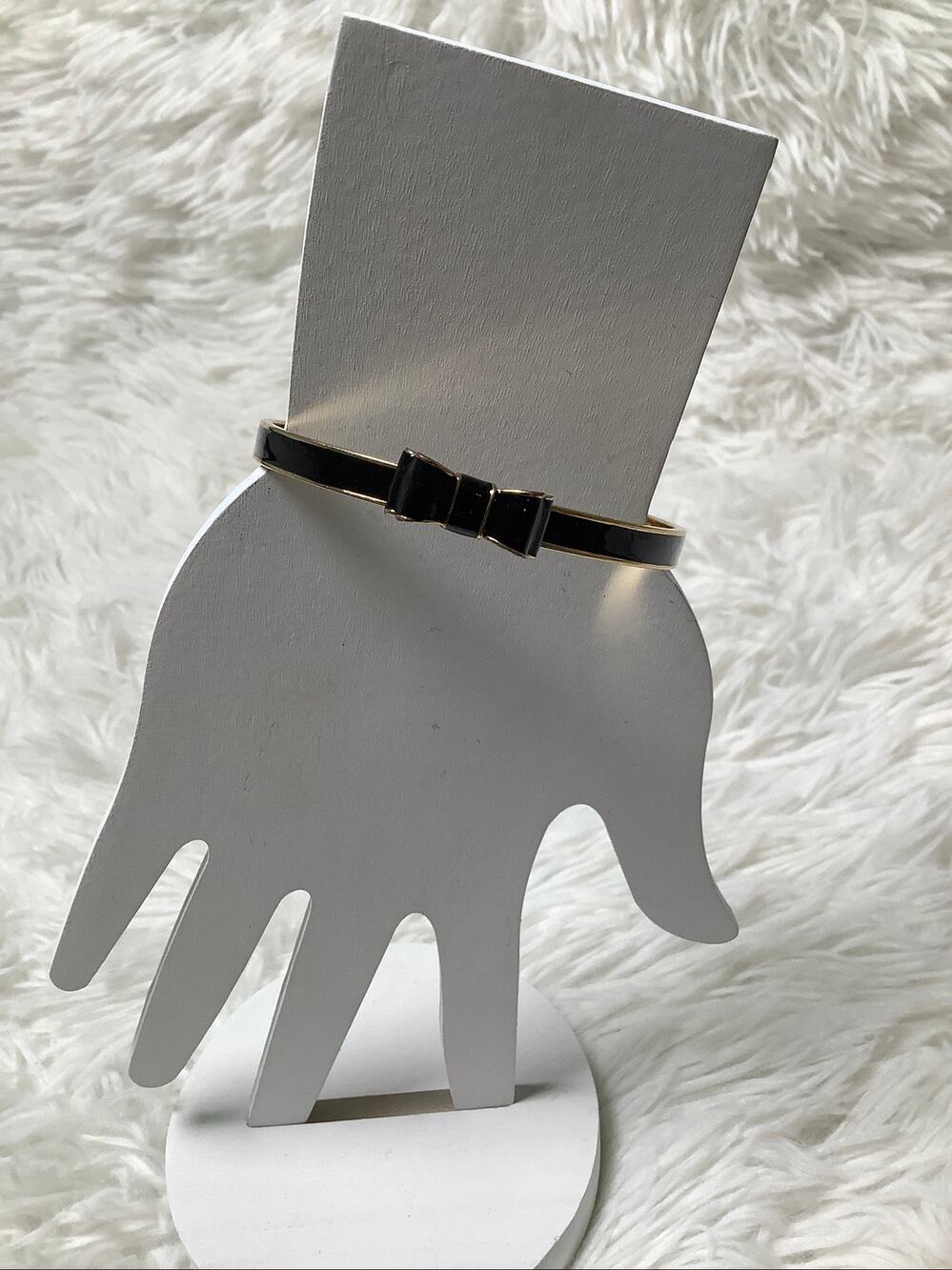 Kate Spade New York Gold Tone Black Enamel Take A Bow Bangle Bracelet E3-19